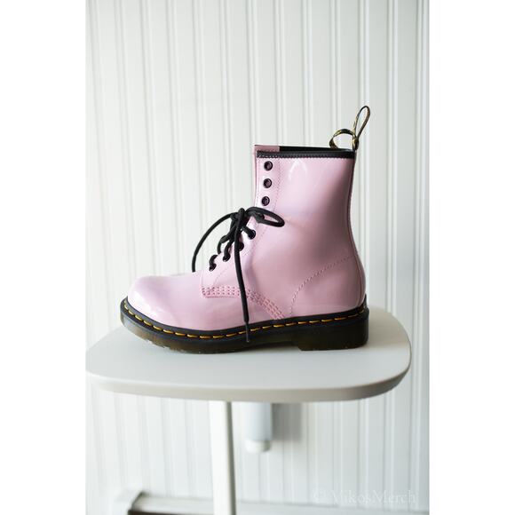 Dr. Martens 1460 WOMEN'S PATENT LEATHER LACE UP BOOTS 9 - Picture 1 of 7